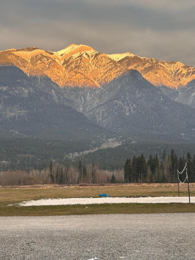 Вілла Mountain Magic Голден Екстер'єр фото